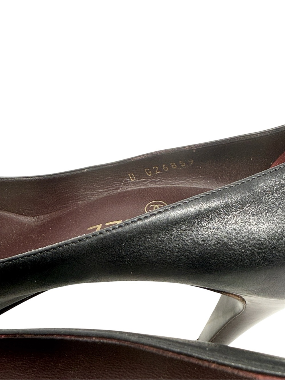 Chanel Vintage CC Cap Toe Black Leather Pumps Size 39 - Picture 6 of 14